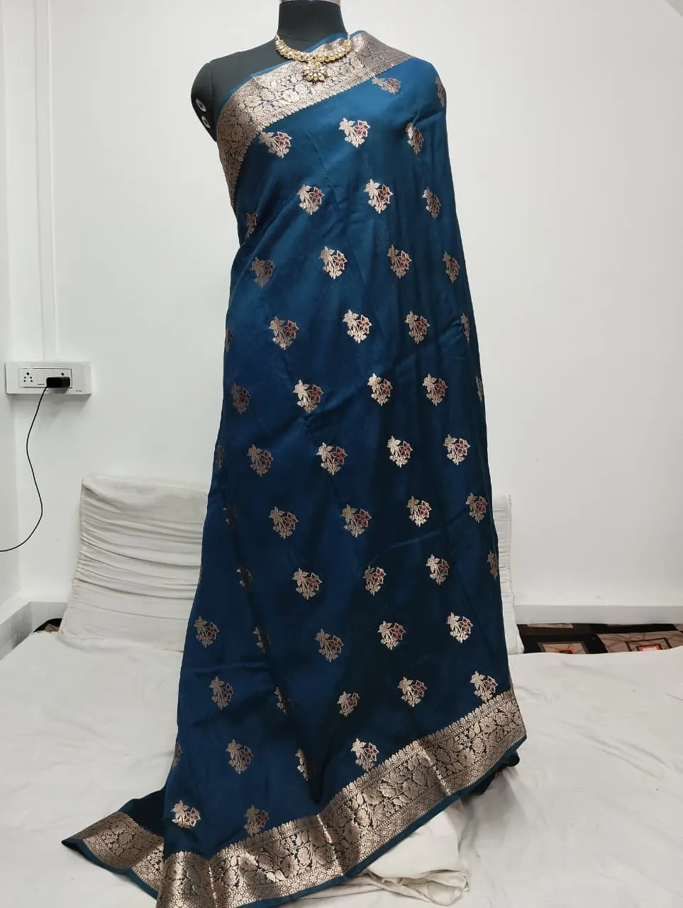 Banarasi Meenakari Guldaudi Zari Soft Silk Saree
